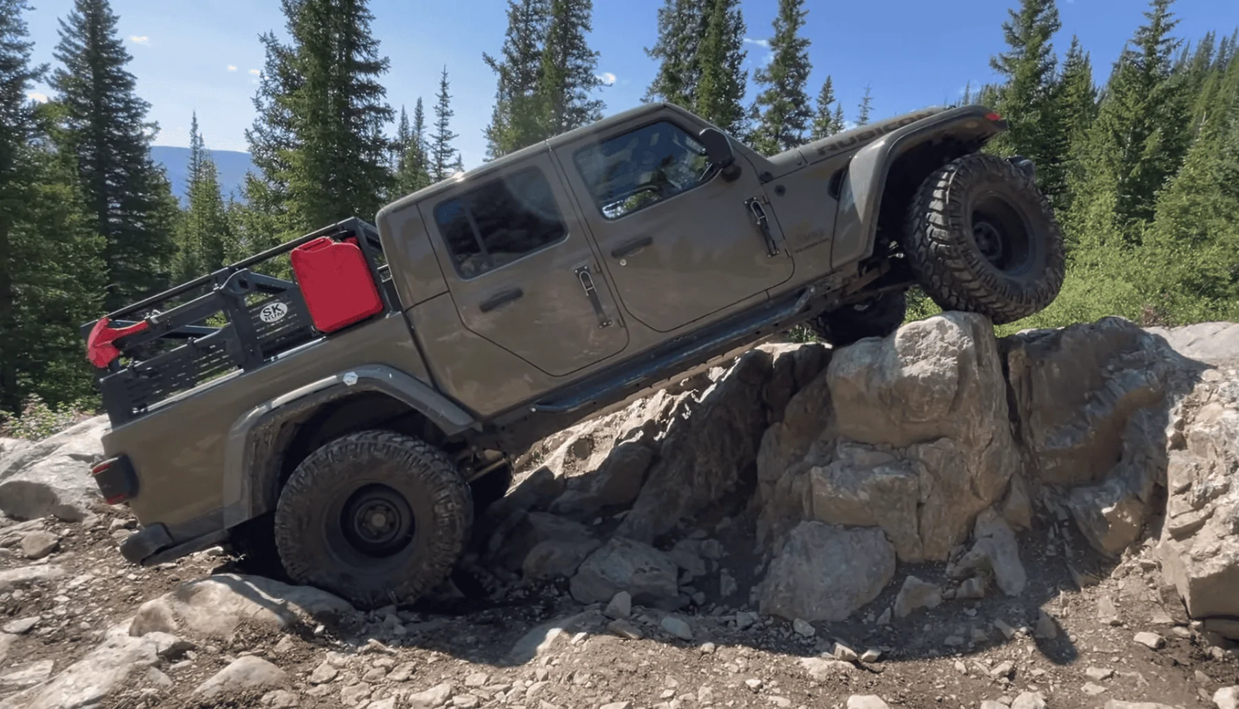 Jeep Gladiator Holy Cross City - Gladiator on 37s, two Wranglers on 35s. How do they compare? 1629819609657