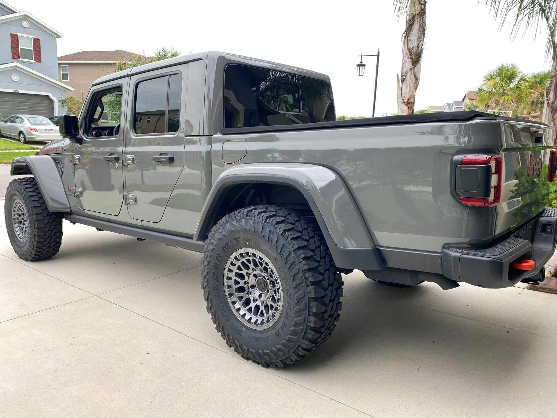 Jeep Gladiator Stock Mojave w/ 37s Thread Image from iOS