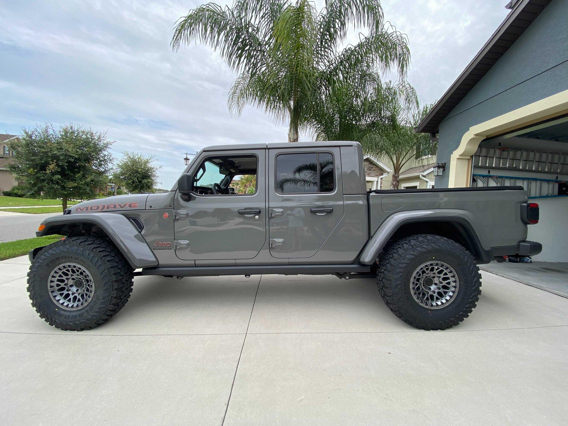 Jeep Gladiator Stock Mojave w/ 37s Thread Image from iOS (1)