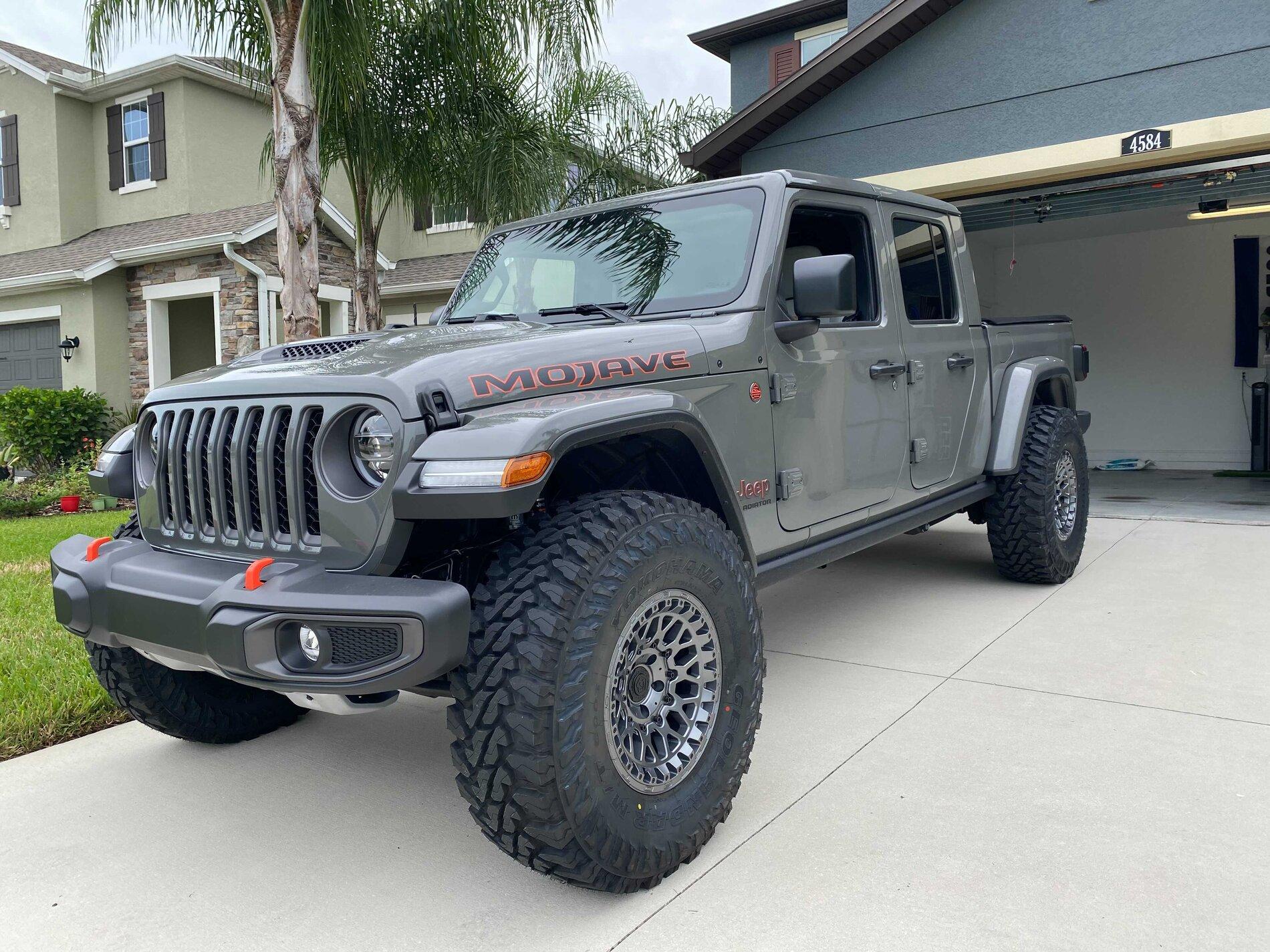 Jeep Gladiator Stock Mojave w/ 37s Thread Image from iOS