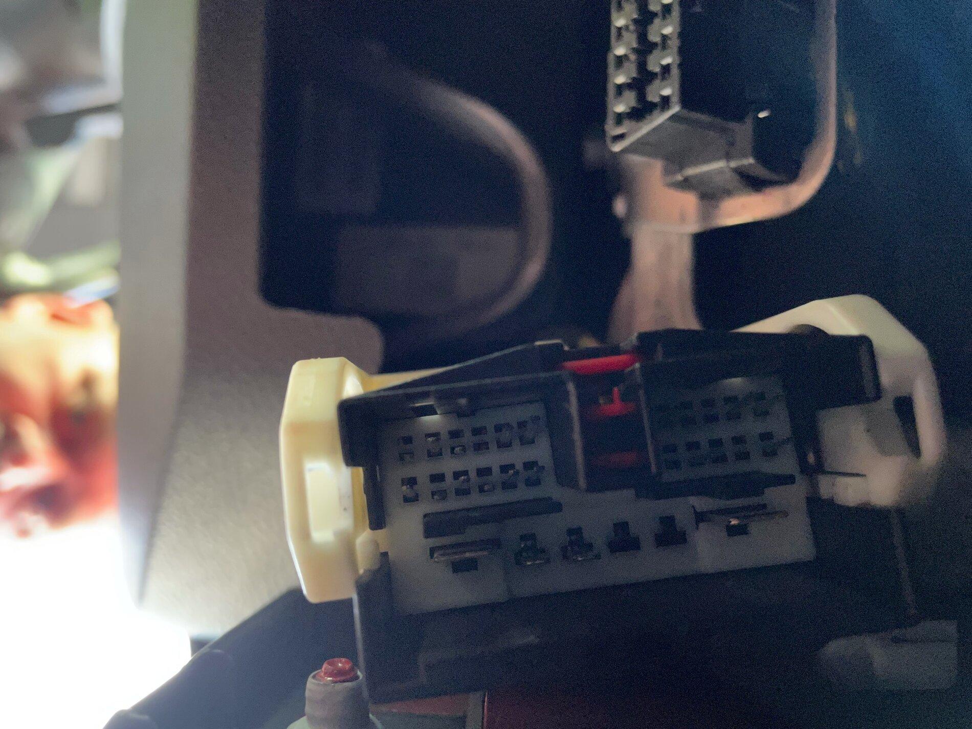 Jeep Gladiator Driver's Door Electrical Connection 9F5081A6-F012-403E-9413-348E52BCB00A
