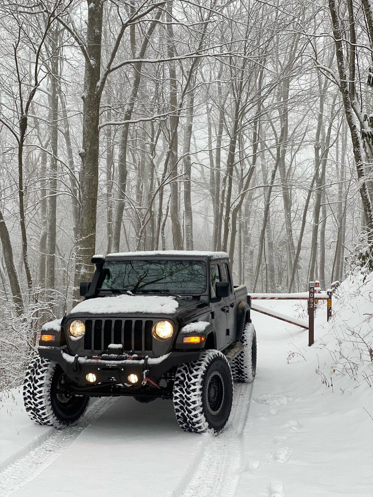 Jeep Gladiator Smokey MTN Jeep Invasion Roll Call jt in snow (2)