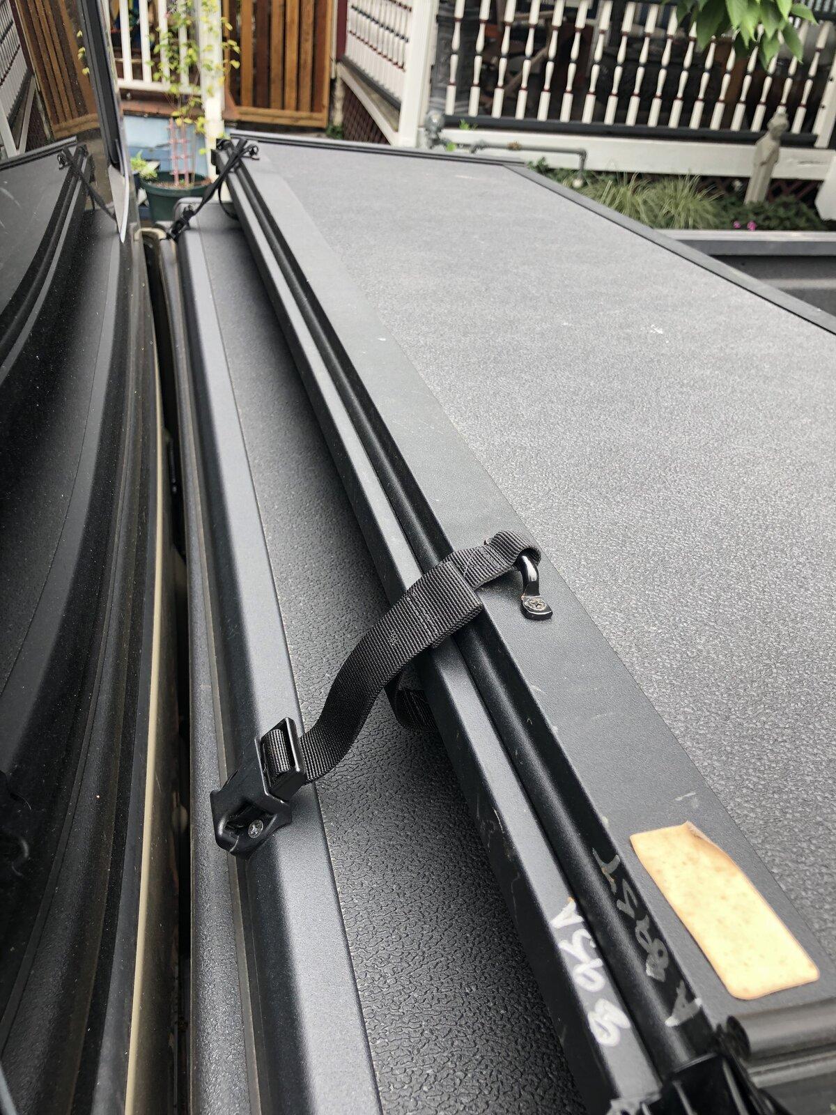 Jeep Gladiator Extang solid fold tonneau cover $500 IMG_1196