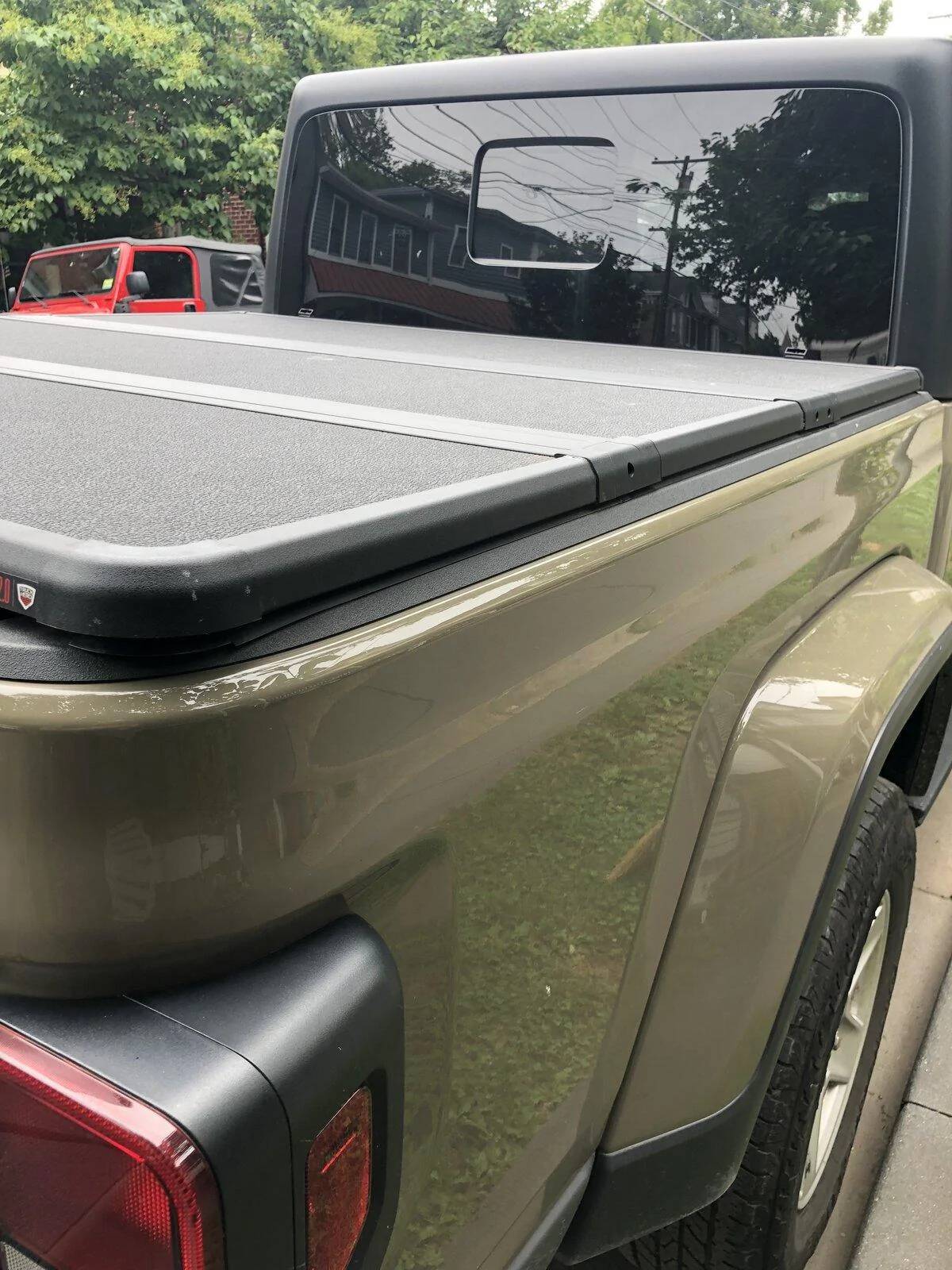 Jeep Gladiator Extang solid fold tonneau cover $500 IMG_1198
