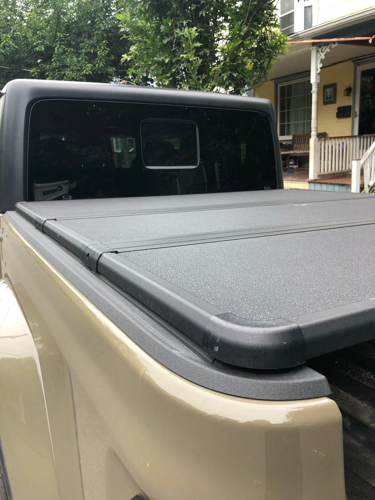 Jeep Gladiator Extang solid fold tonneau cover $500 IMG_1199