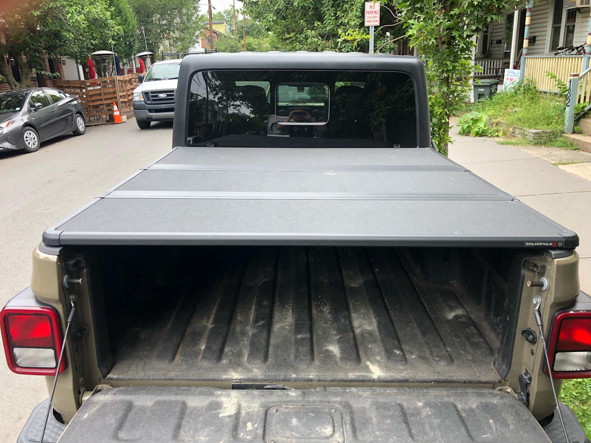 Jeep Gladiator Extang solid fold tonneau cover $500 IMG_1200