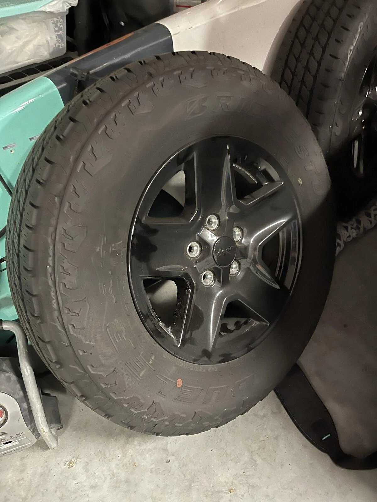 Jeep Gladiator Sport S tires and rims CFF343EC-40EF-492E-B486-931E6AFF8348