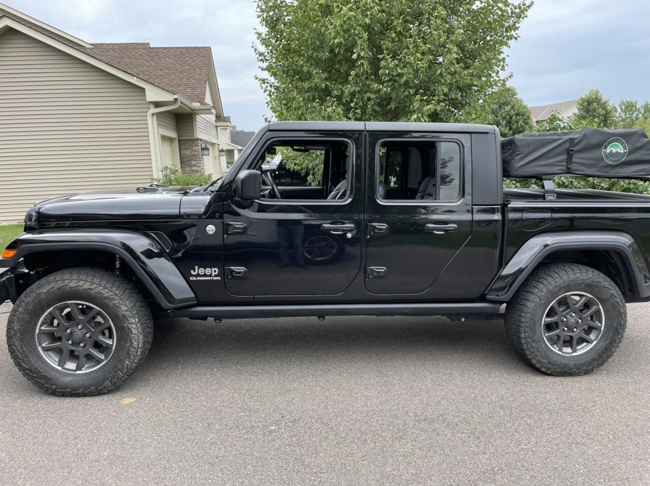 Jeep Gladiator Falken Wilpeak AT3 295/70R18 vs Goodyear Wrangler Duratrac 285/75R18 71E7FAEA-FF0C-4D02-BD15-C8884CA53E52