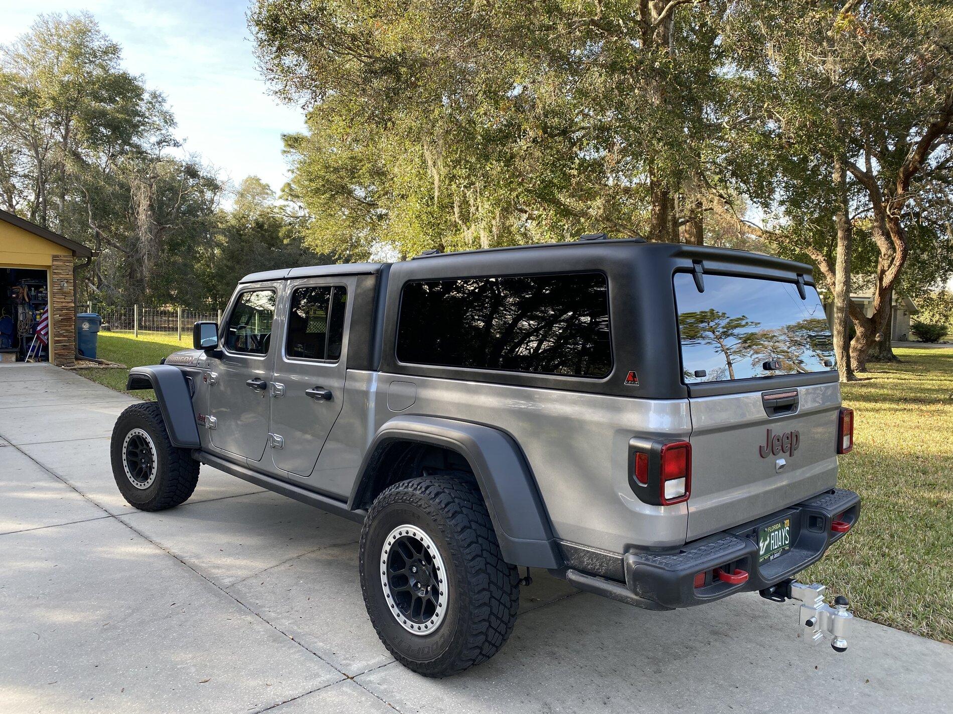 Jeep Gladiator Leer 100XQ Topper 34F9D764-88E2-49A1-9F78-D64715F6A29B