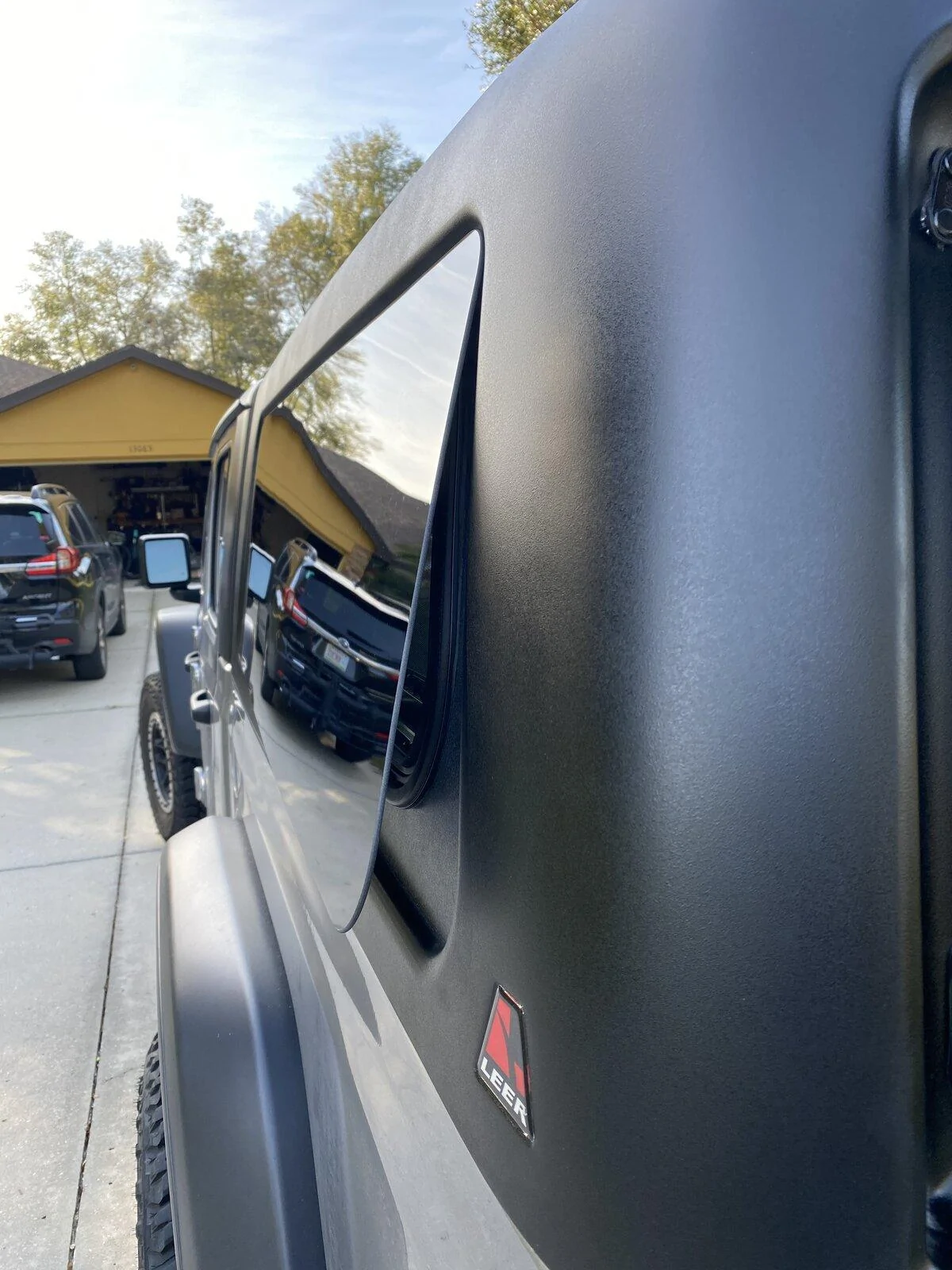 Jeep Gladiator Leer 100XQ Topper F6789EEB-8E5F-482C-B54A-164AB8CCE2ED