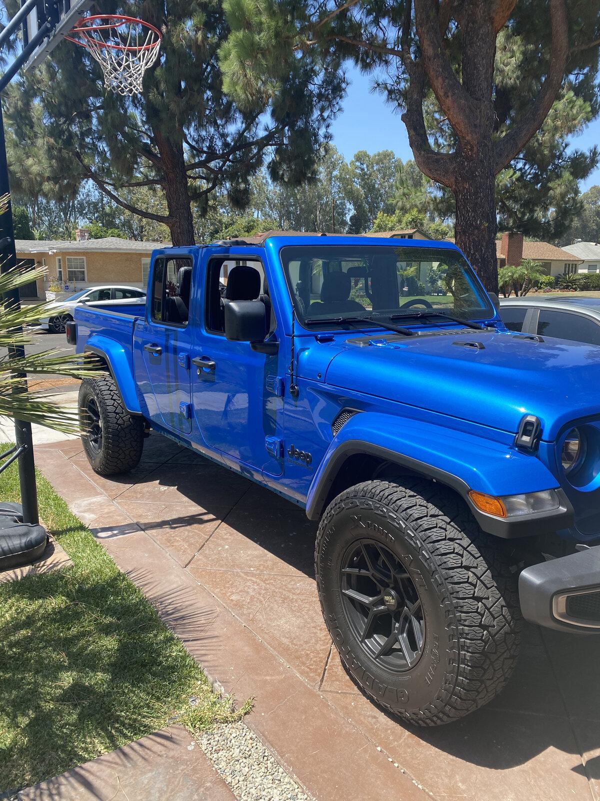 Jeep Gladiator HYDRO BLUE PEARL Gladiator JT Club 5F9DFA0C-0A4C-45F0-9EC5-B703289B791C