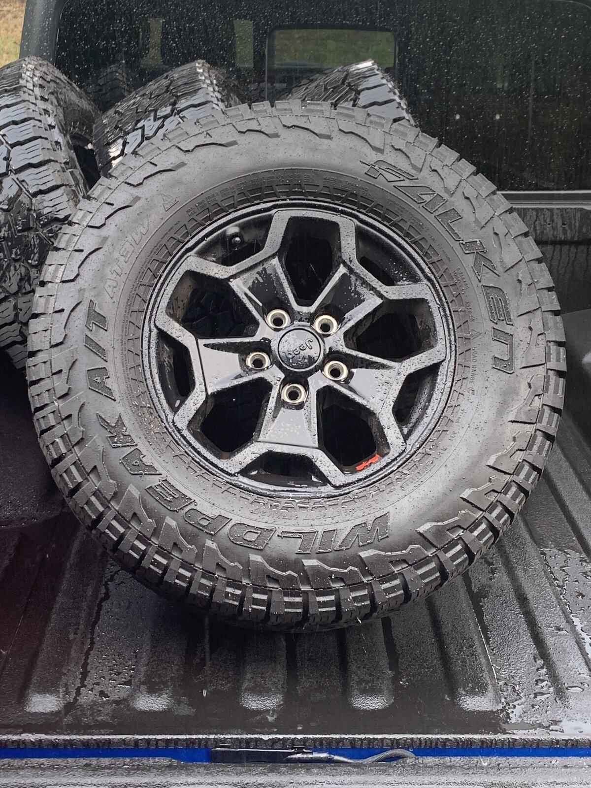Jeep Gladiator 5 Launch Edition wheels with A/Ts CC3F457B-1E1E-41D1-91CB-85C33975BFDB