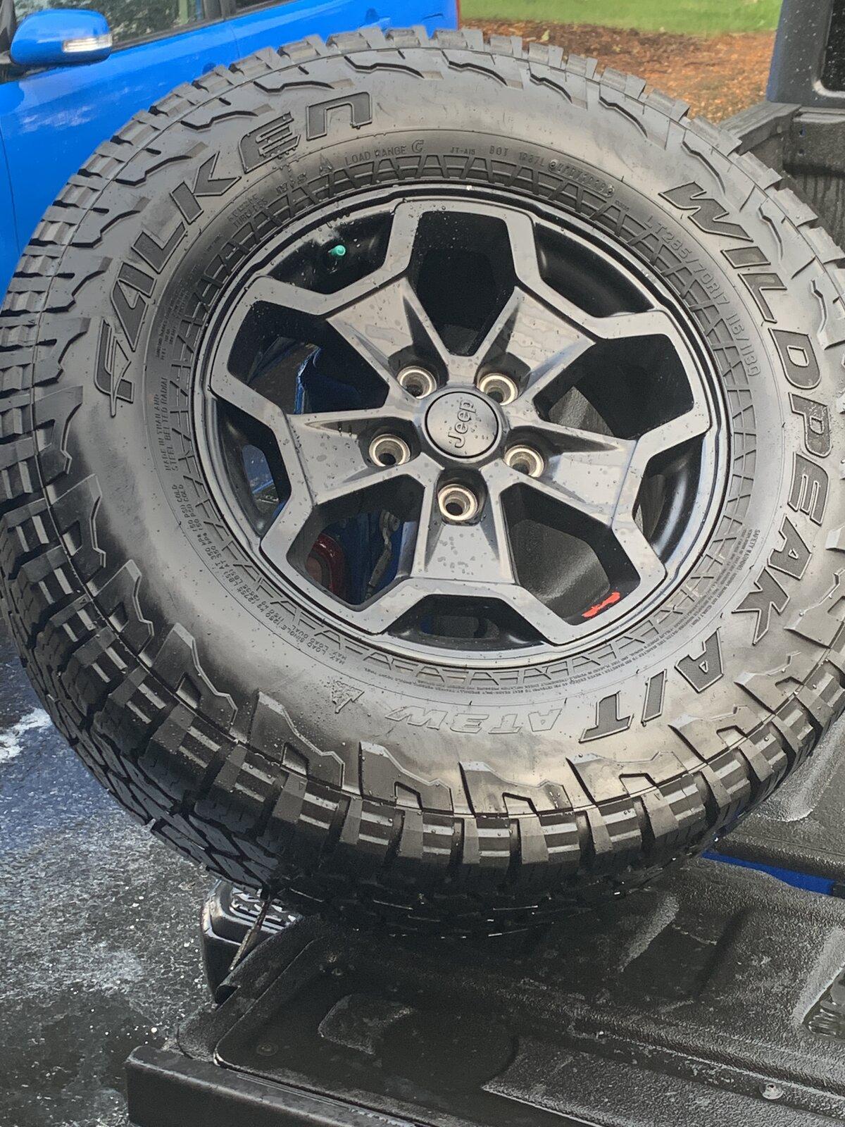 Jeep Gladiator 5 Launch Edition wheels with A/Ts E38CFCDE-9C9B-428A-944C-C013CC6A45F2