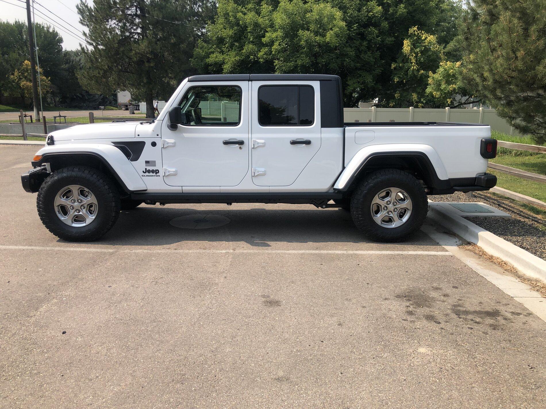 Jeep Gladiator BRIGHT WHITE Gladiator JT Club F13775F2-E5AB-4530-A92C-95C04B6E483D