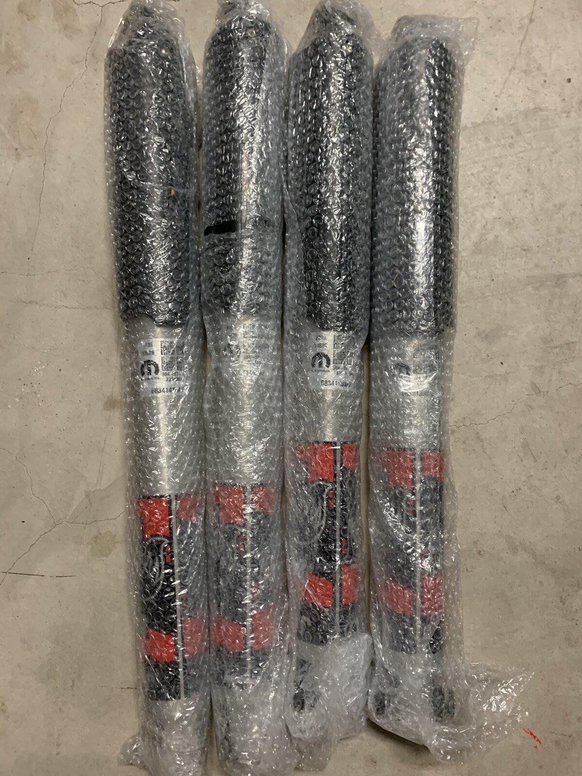 Jeep Gladiator RUBICON FOX SHOCKS OEM 68341415AF 68341383AF 12F97C95-B025-4827-A7E4-1B9A91A9FA3C