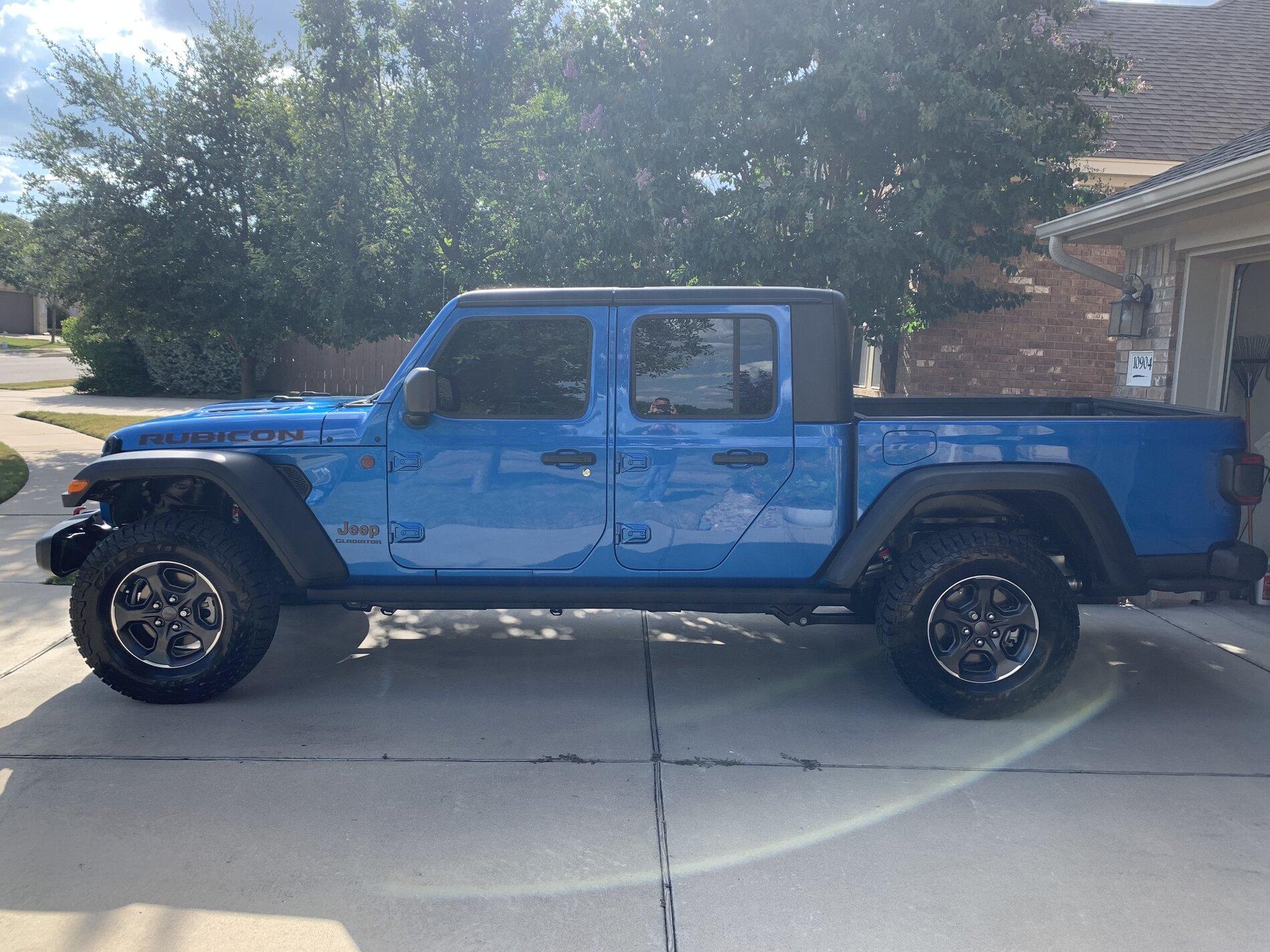 Jeep Gladiator HYDRO BLUE PEARL Gladiator JT Club C7697DB0-FDE1-4FB9-9FEE-946D1B54DE77