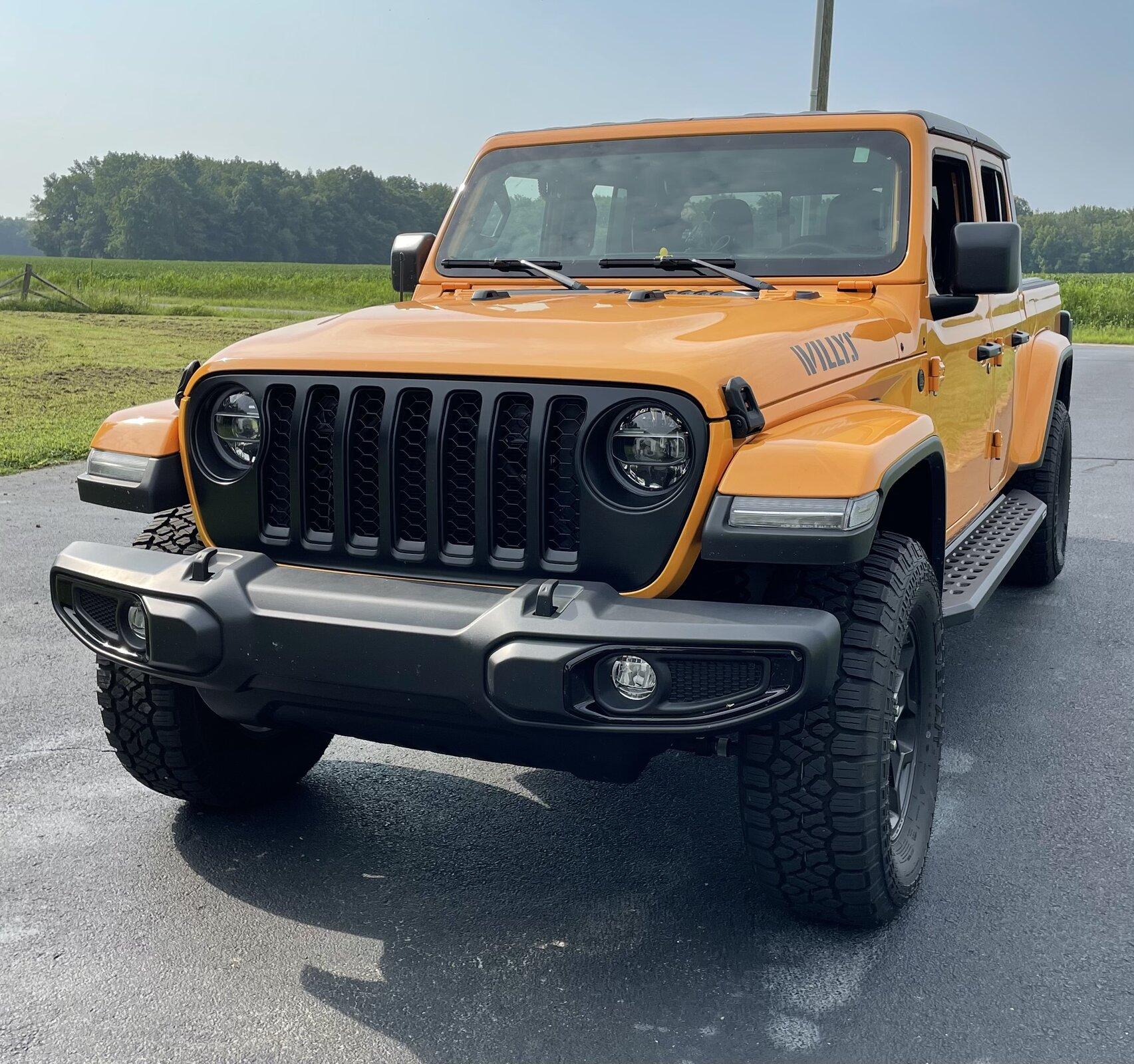 Jeep Gladiator Satin black grille swap complete DD874A69-8522-4F52-920E-F0E423939D0B