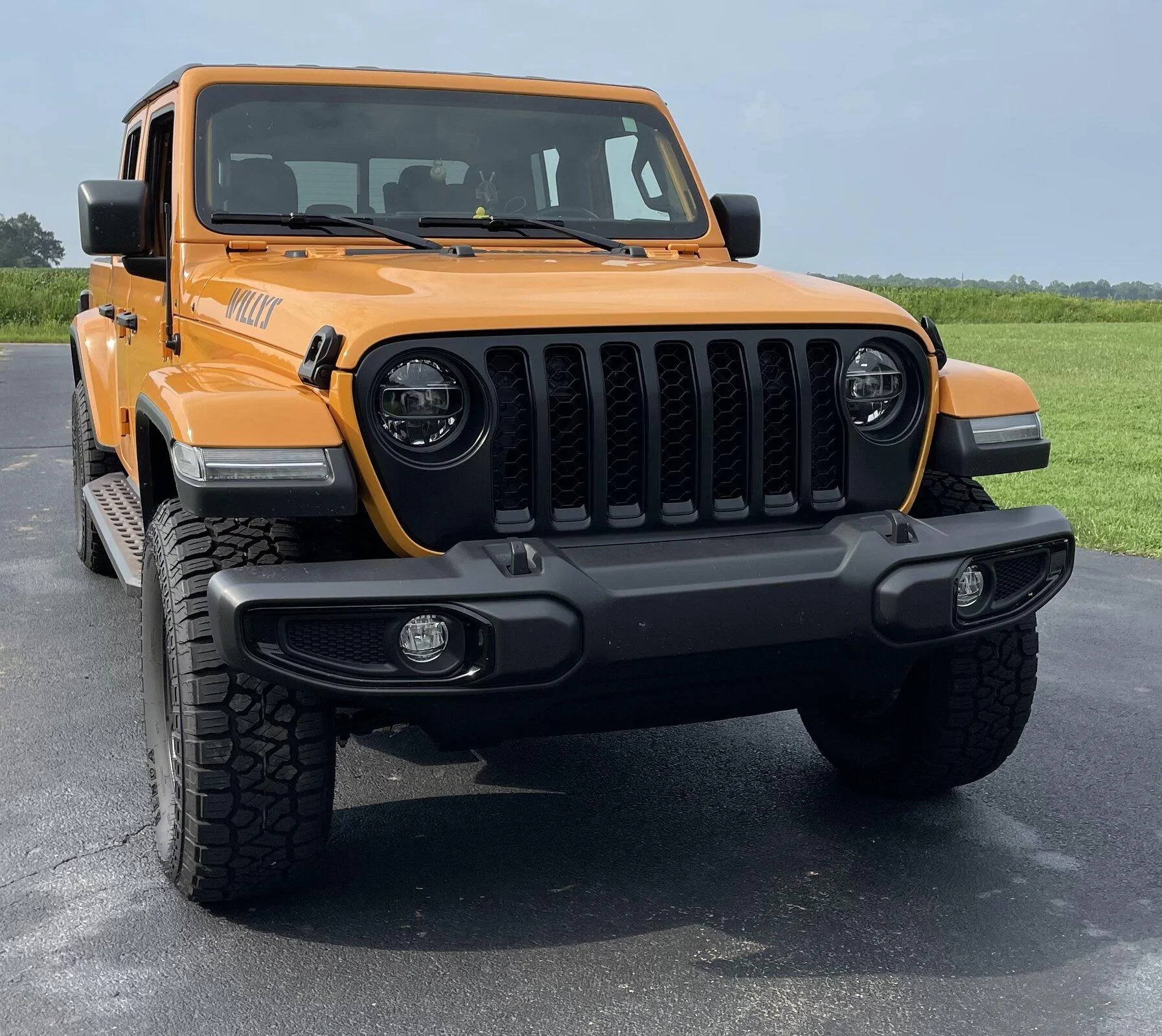 Jeep Gladiator Satin black grille swap complete 9749EF9B-2E61-44A0-9171-826CEA71C668