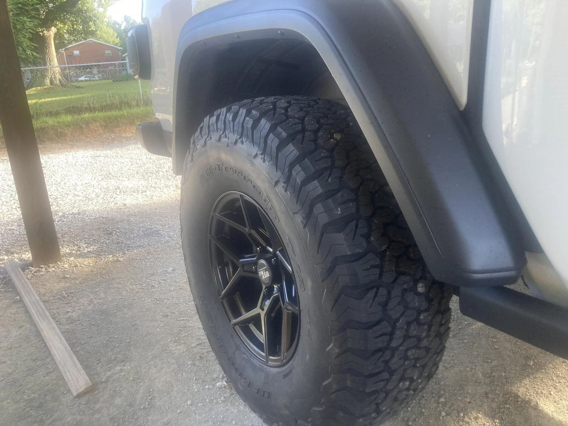 Jeep Gladiator Stock Mojave w/ 37s Thread jeep3