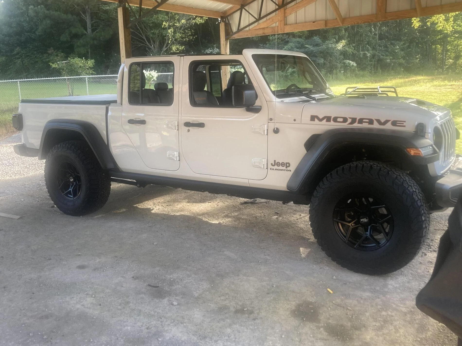 Jeep Gladiator Stock Mojave w/ 37s Thread jeep1
