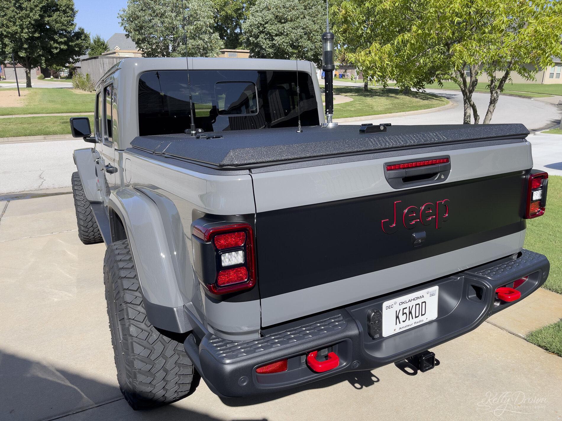 Jeep Gladiator Tailgate Blackout IMG_2673