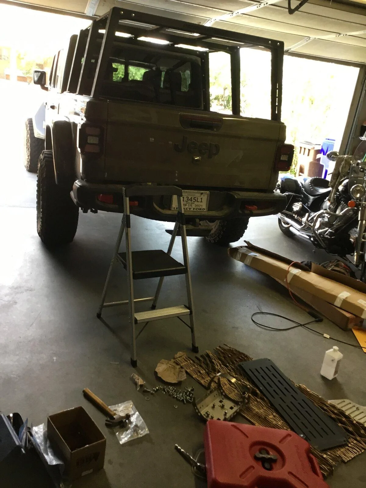 Jeep Gladiator Which side is already carrying more weight? imag