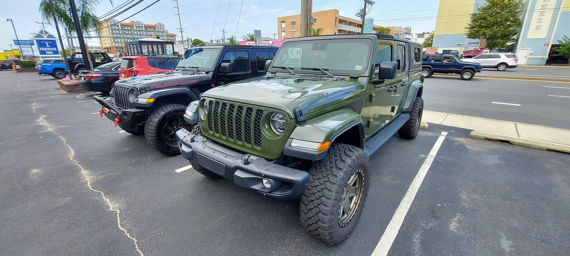 Jeep Gladiator Jeeps Parking Next To Jeeps 20210826_170507