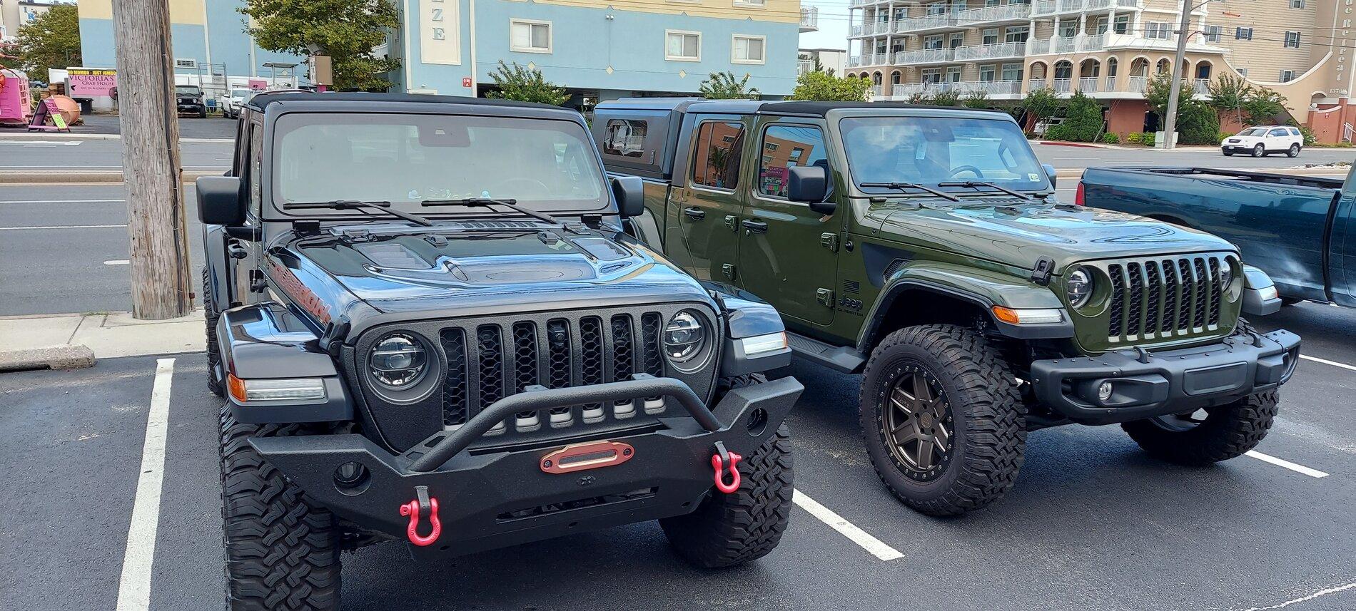 Jeep Gladiator Jeeps Parking Next To Jeeps 20210826_170534