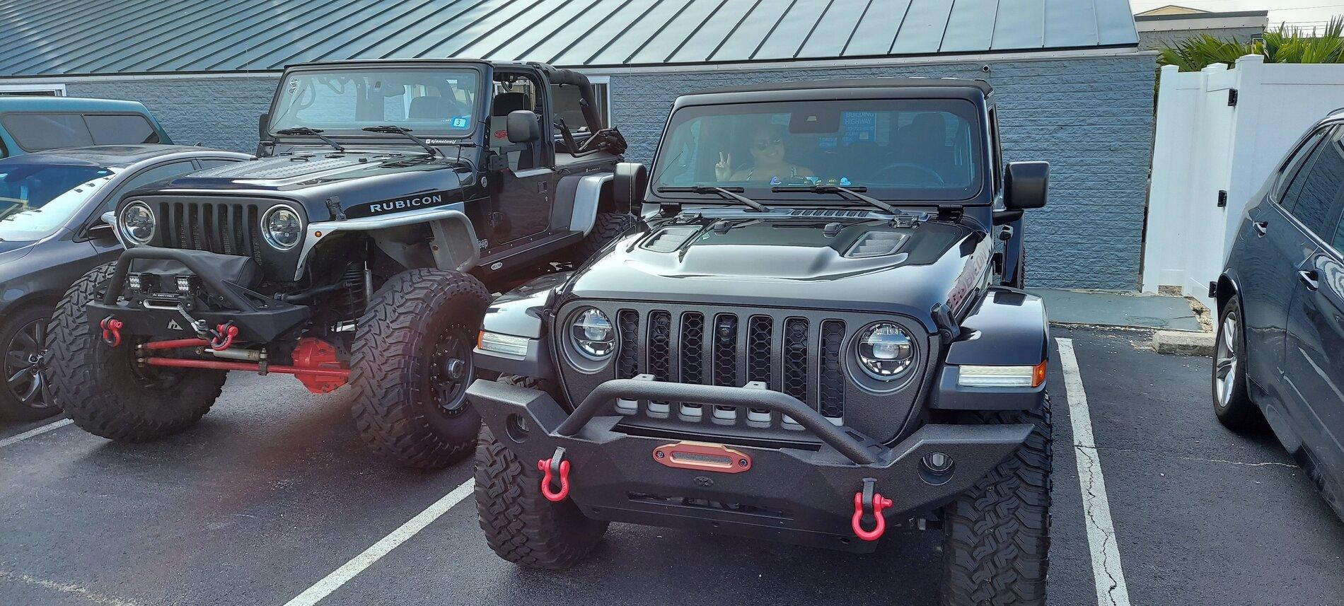 Jeep Gladiator Jeeps Parking Next To Jeeps 20210827_094827