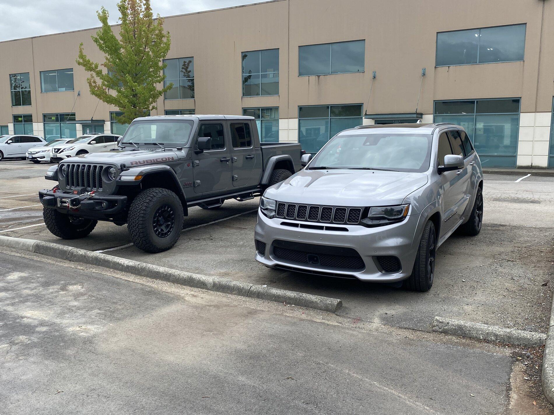 Jeep Gladiator Jeeps Parking Next To Jeeps F32C84BB-C0F3-4F91-AFBF-04356B61BF8C