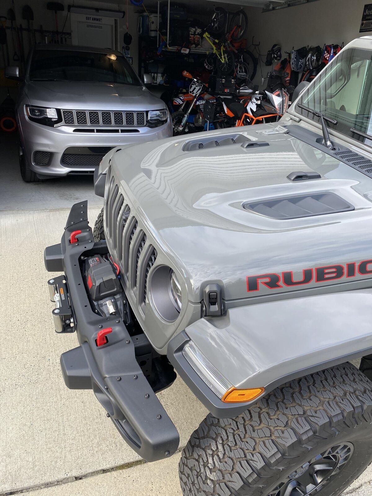 Jeep Gladiator Jeeps Parking Next To Jeeps 158F64C7-2C4C-4731-96B2-3DCF29CF251F