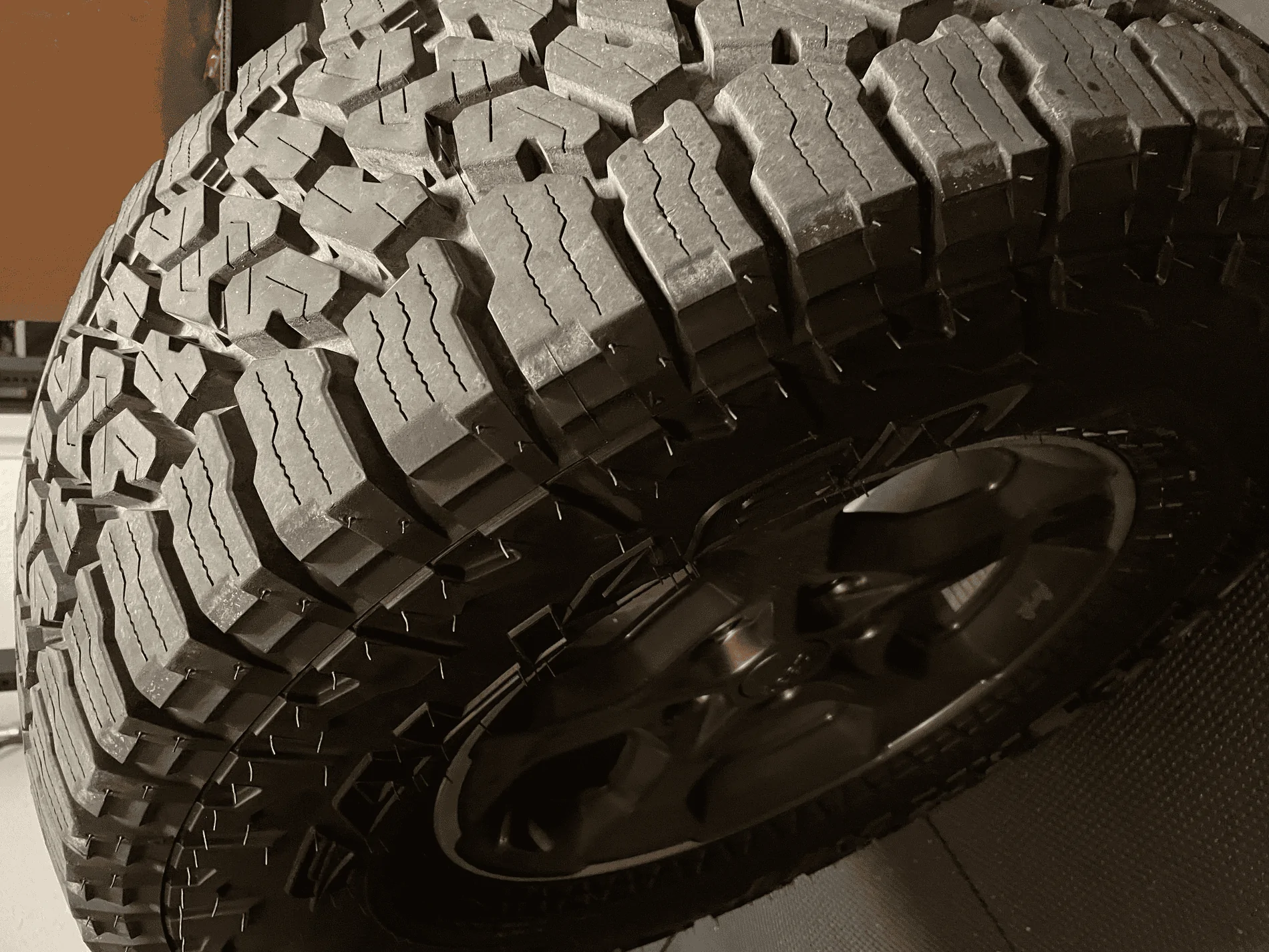 Jeep Gladiator Rubicon wheels and Falken Wildpeaks tempImage8W46OO