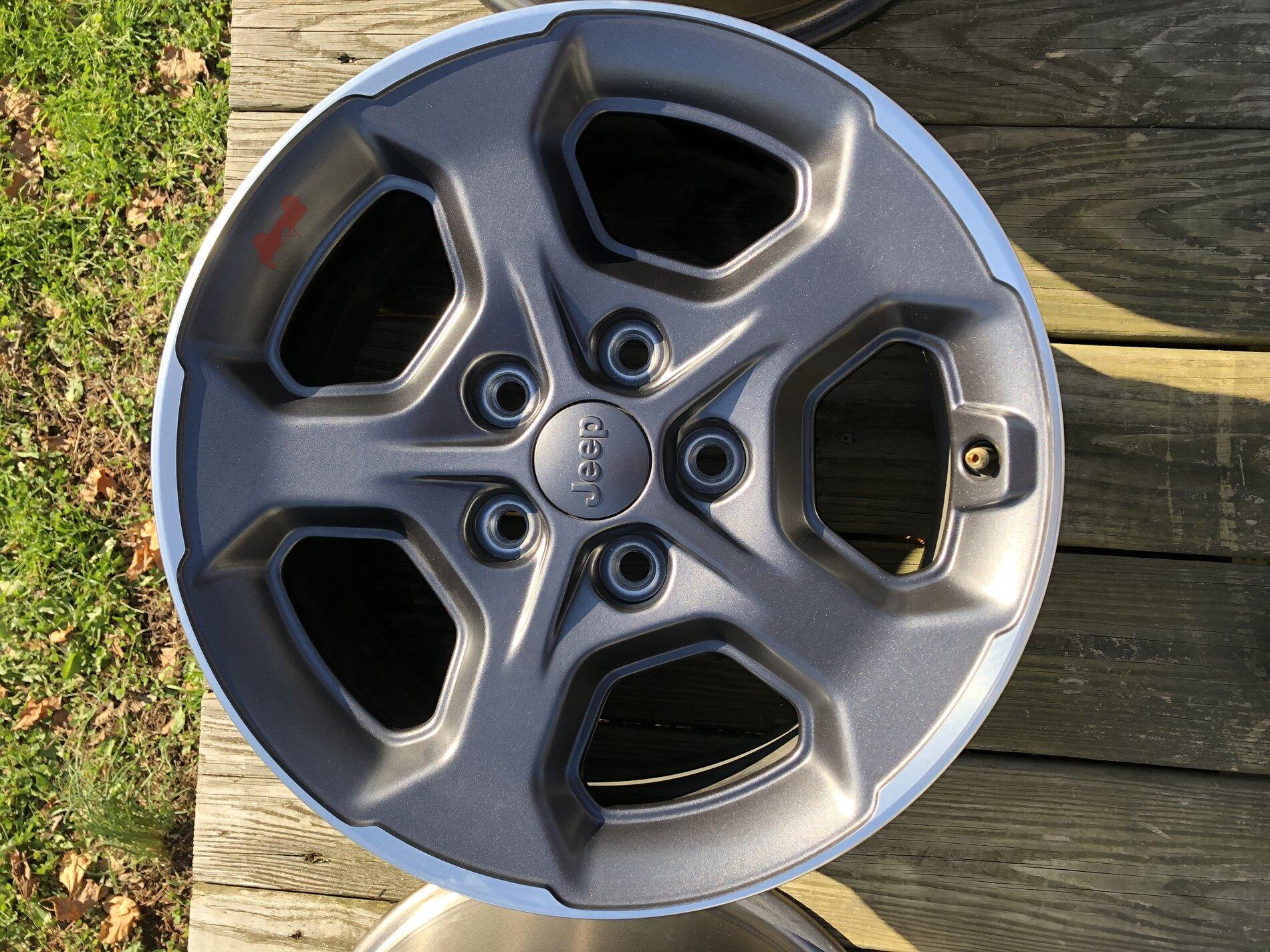 Jeep Gladiator Rubicon Rims FE442842-B5DA-47EE-930C-706B9FF6CC40