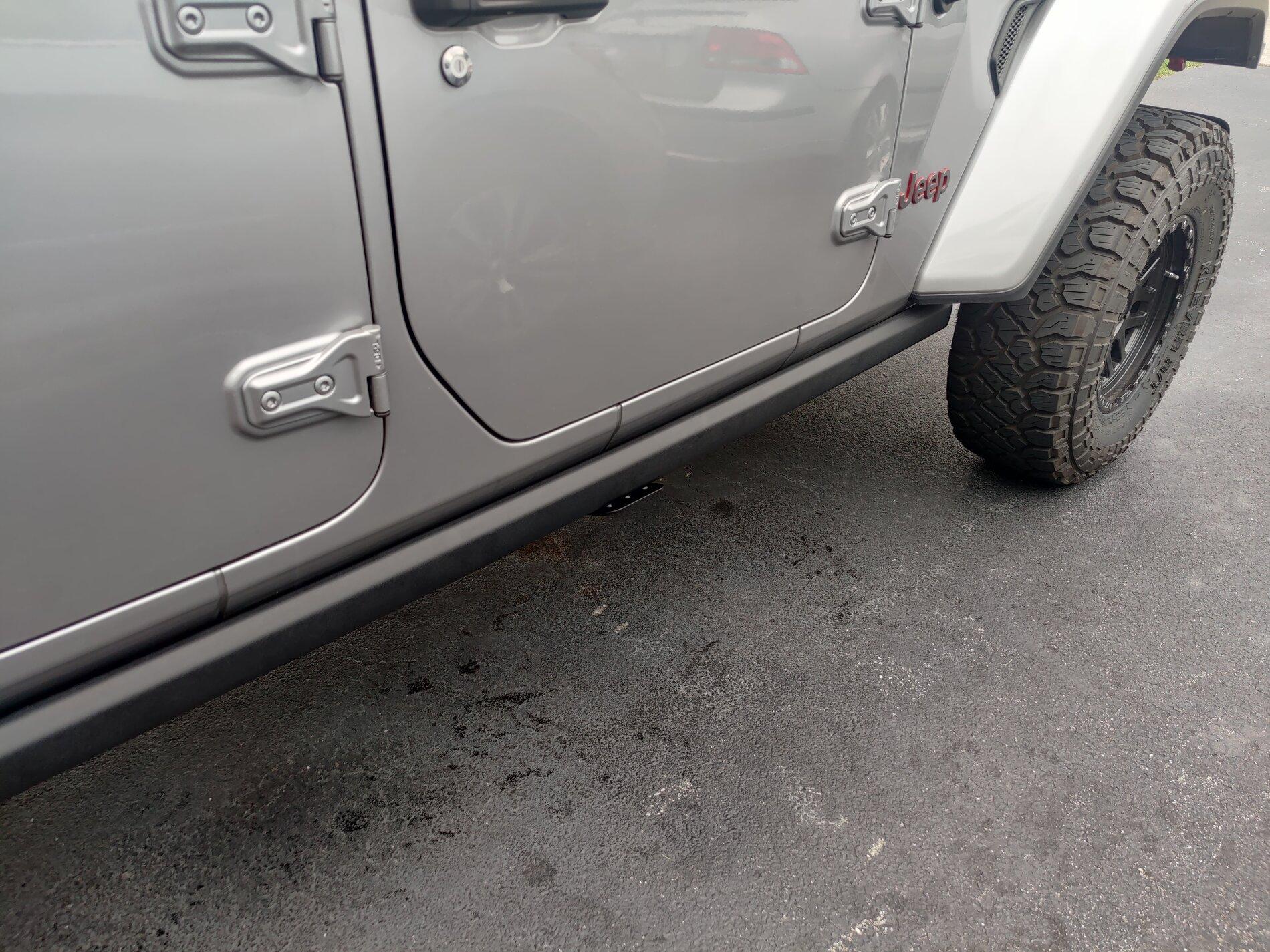 Jeep Gladiator Hide a step not fitting with stock rubi rails? IMG_20210828_173837