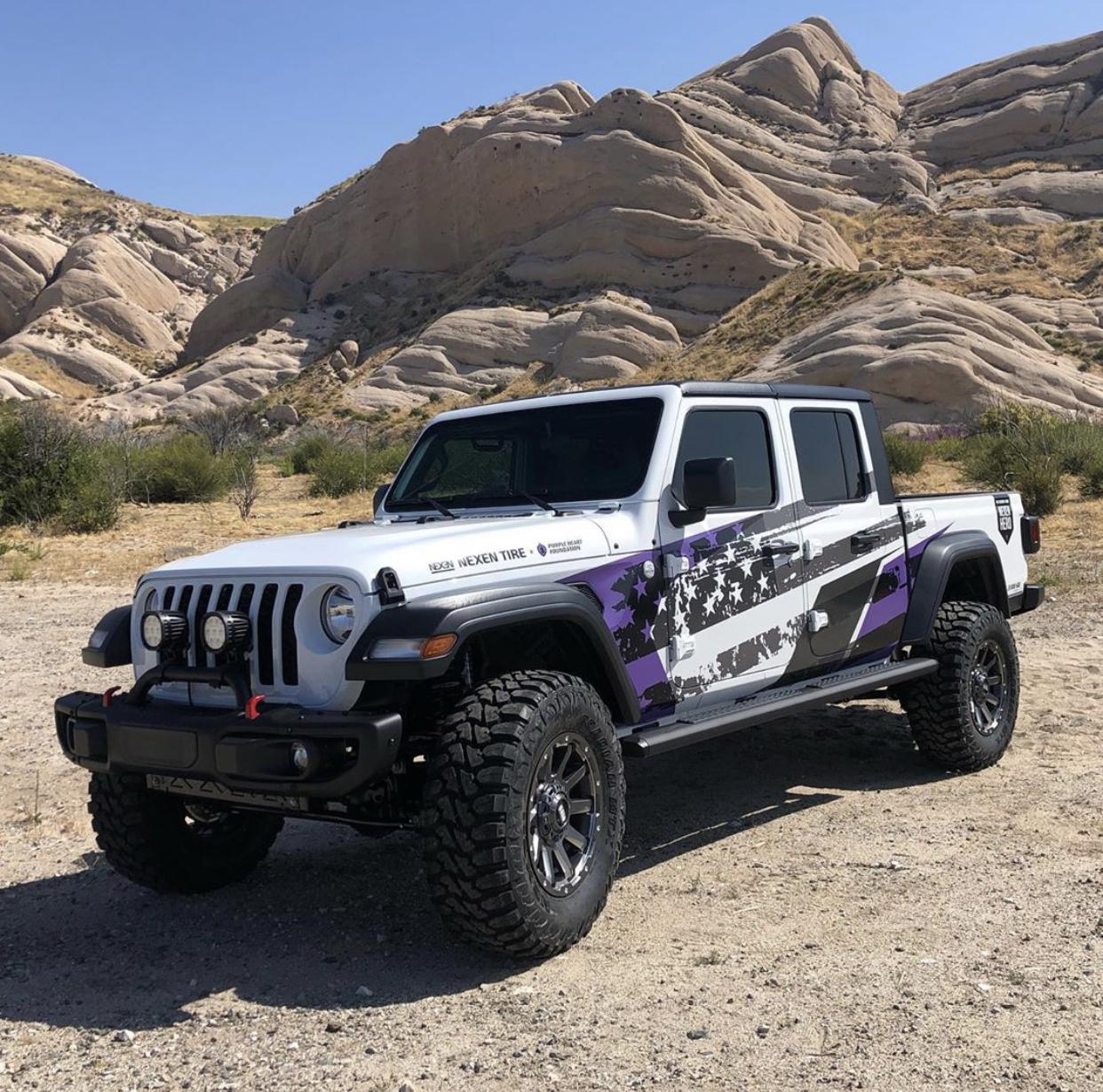 Jeep Gladiator BRIGHT WHITE Gladiator JT Club FE24FCD9-6489-4742-BFA1-E6C4C3785E62