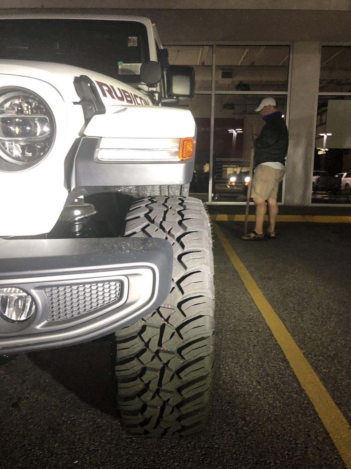Jeep Gladiator BRIGHT WHITE Gladiator JT Club 580A6192-7B6C-4933-AB42-17DE4314DAFE