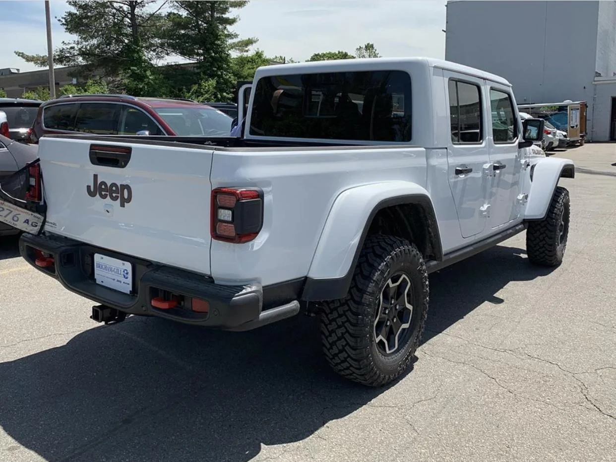 Jeep Gladiator BRIGHT WHITE Gladiator JT Club 5F7B872C-DE37-40EB-8A30-D4BB48D9B1BA