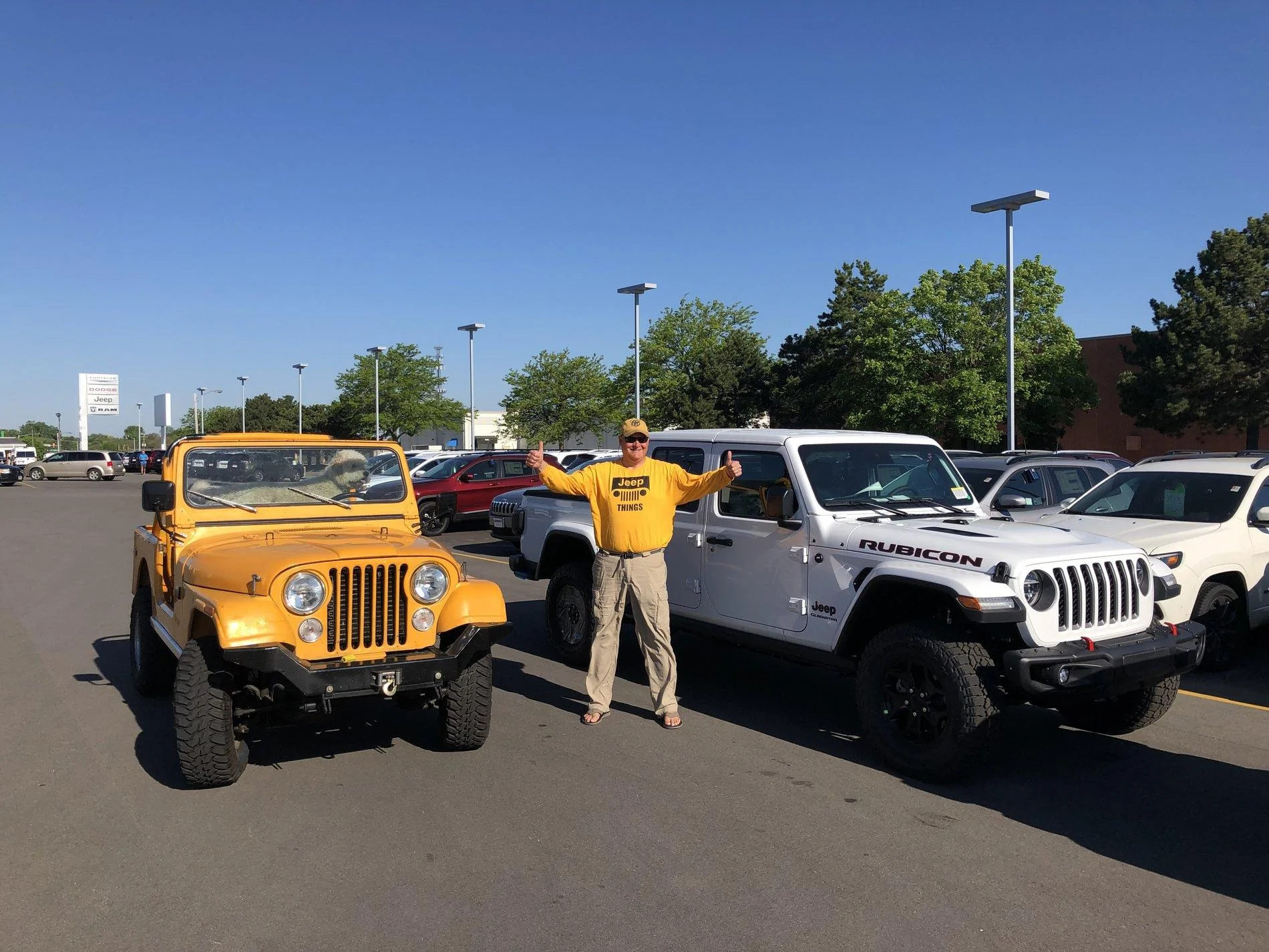 Jeep Gladiator BRIGHT WHITE Gladiator JT Club 12BE4EFC-FD64-463F-9CE1-2C062315EAF1