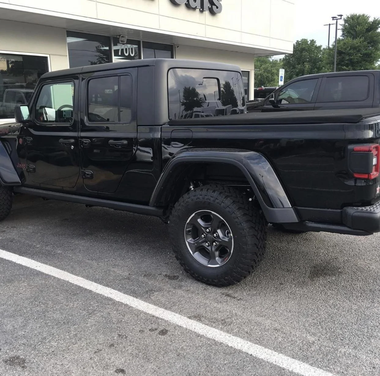 Jeep Gladiator BLACK Gladiator JT Club 53E58DEB-2E2E-427F-95AE-9FB523851DAC