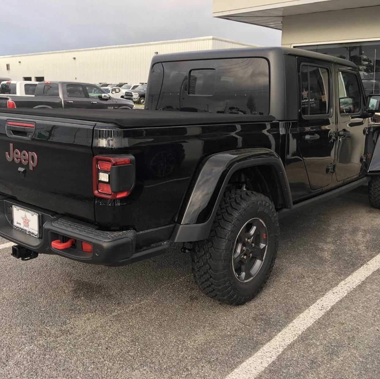Jeep Gladiator BLACK Gladiator JT Club DBC1E121-7D5E-414D-BFE9-22D5C91FE36A