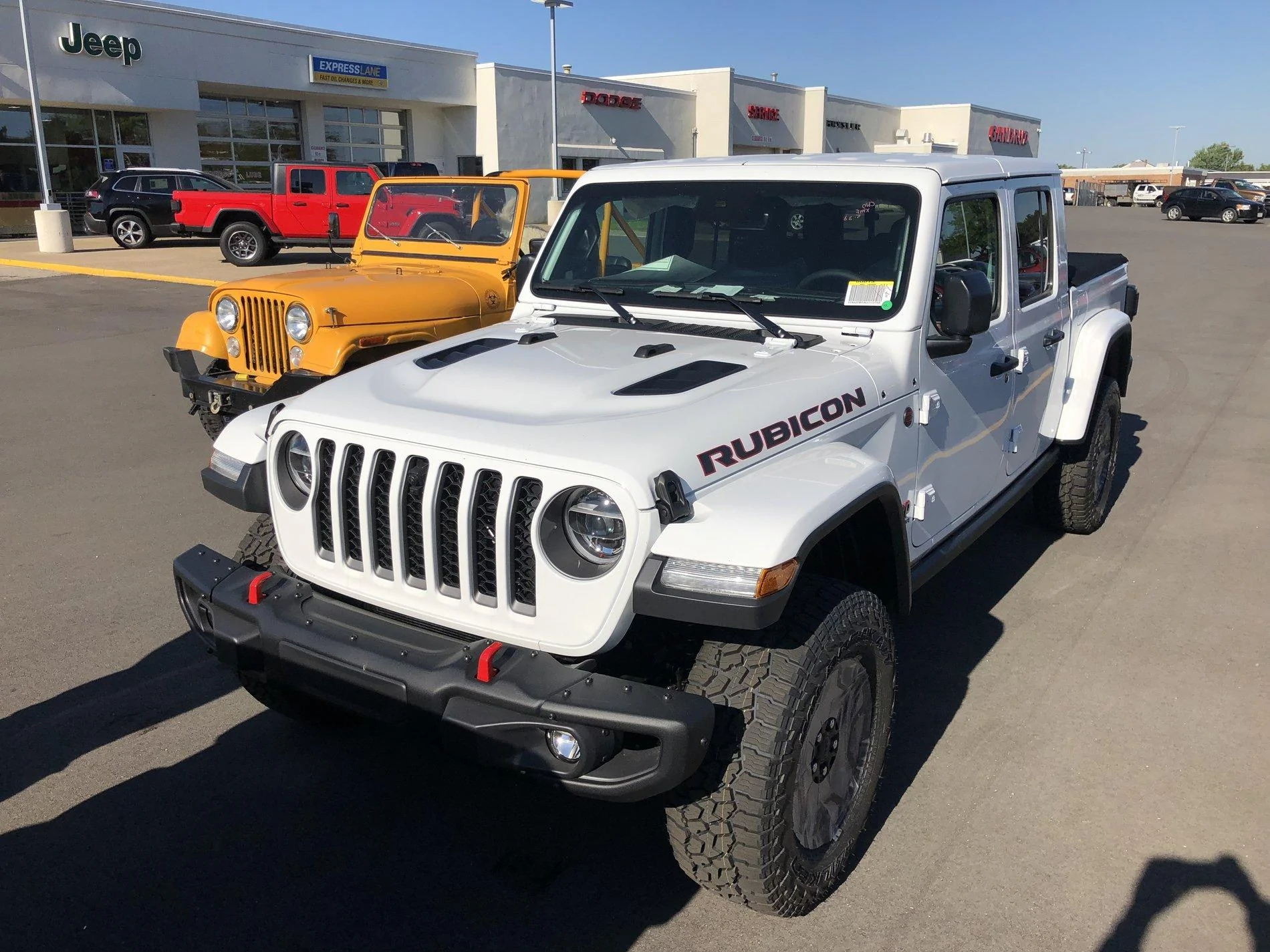 Jeep Gladiator Jeeps Parking Next To Jeeps 77CF84E7-EE4A-4C1D-A2F8-BE9264AAE0C1