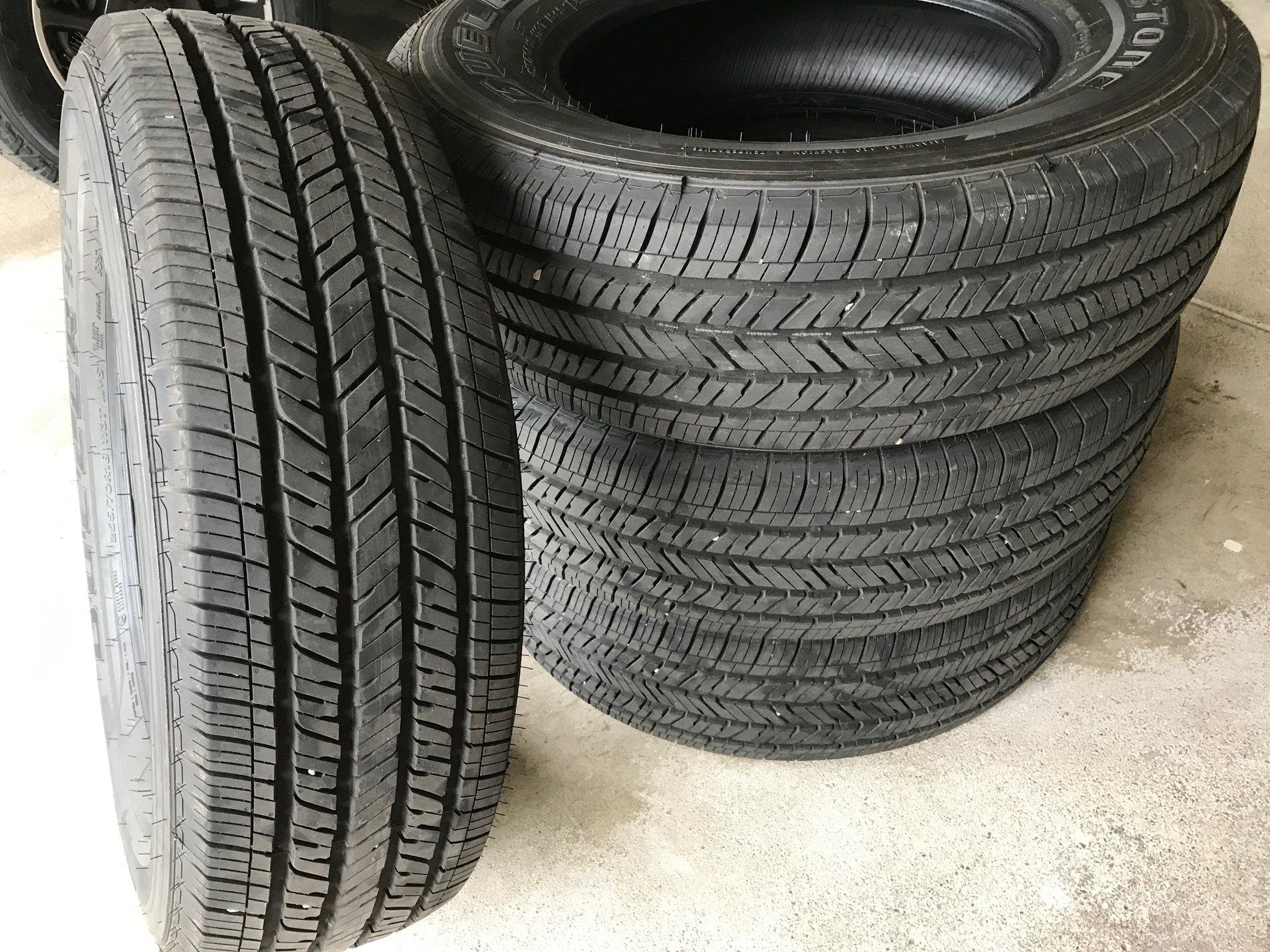 Jeep Gladiator Four Bridgestone Dueler 685 tires - 255 70R18 - Gladiator takeoffs IMG_3607