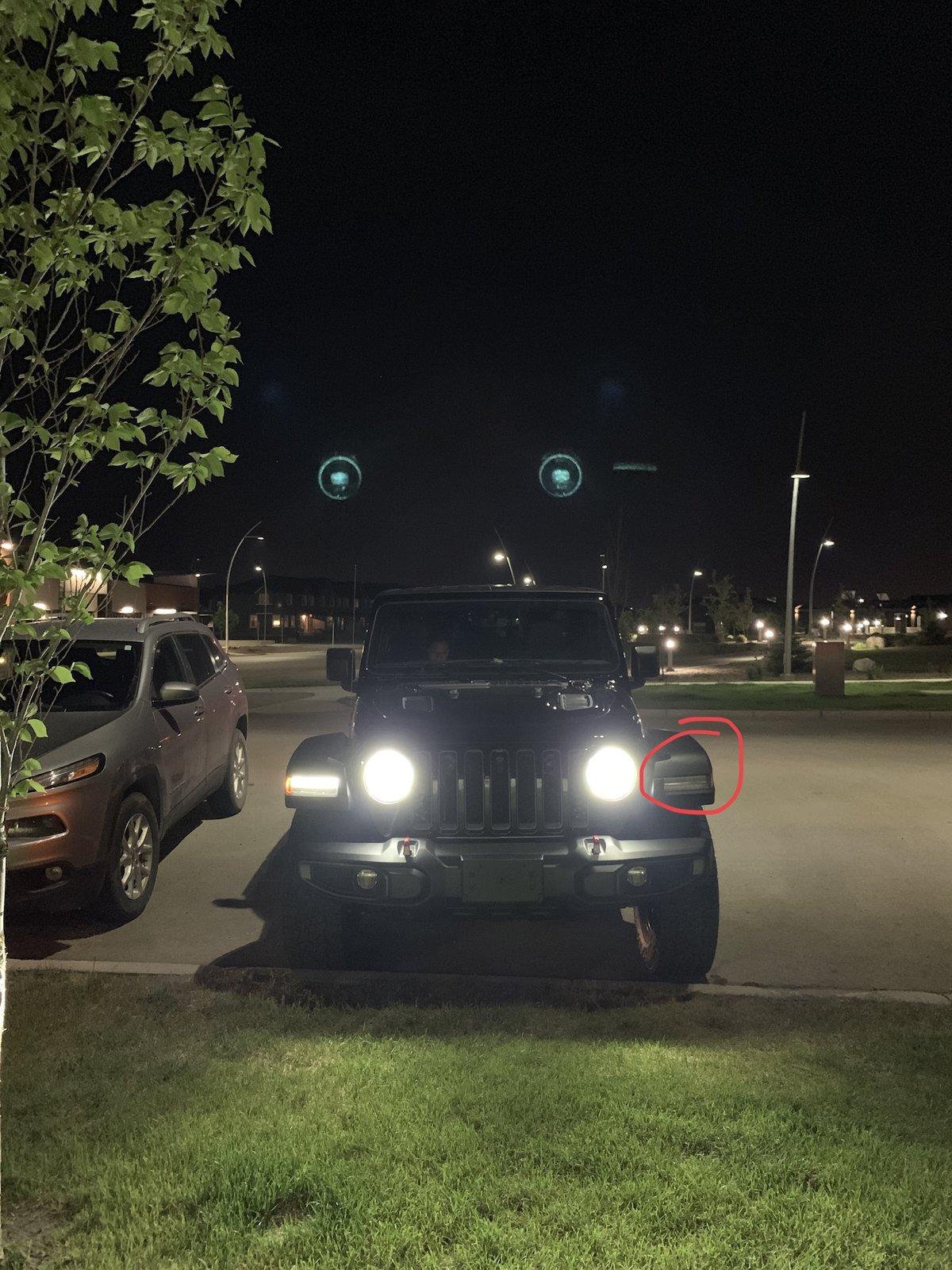 Jeep Gladiator Driver's Side Fender - LED Lights IMG_1334
