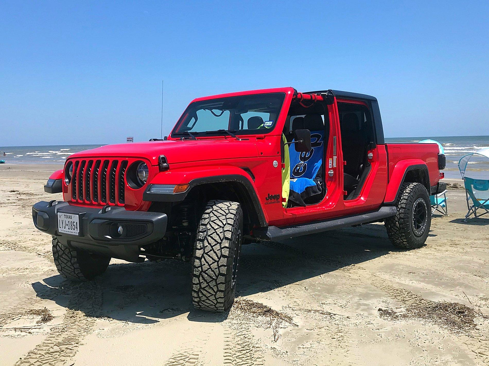 Jeep Gladiator FIRECRACKER RED Gladiator JT Club E299676A-1E4E-44D2-B399-7FCBFEA28633