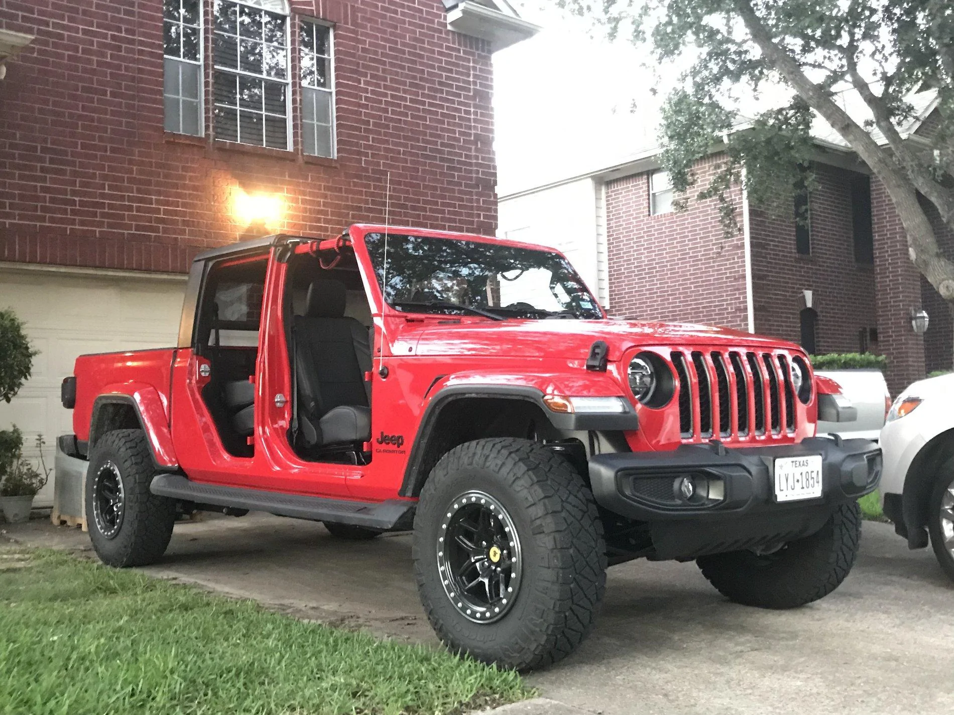 Jeep Gladiator FIRECRACKER RED Gladiator JT Club 3F066BC6-59E0-4F26-8EF1-2ECE7E2D9C2B
