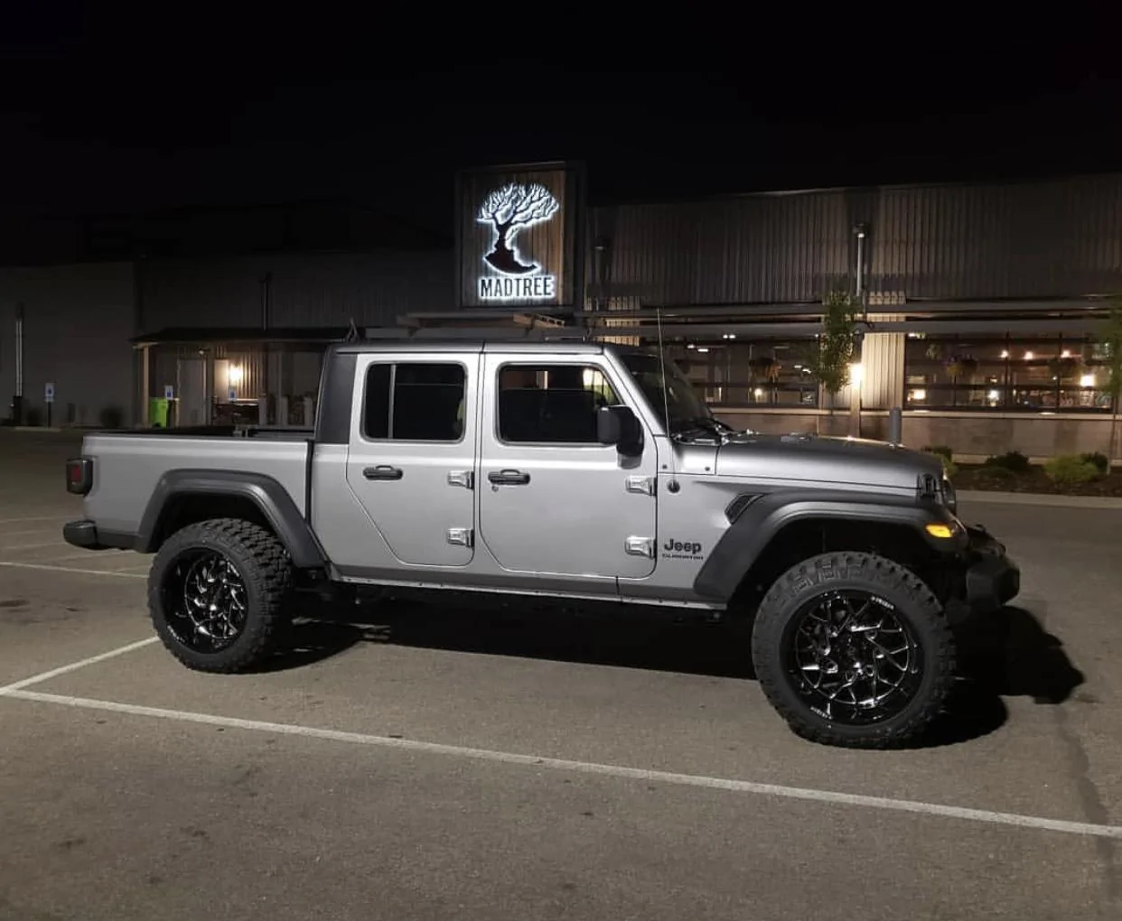 Jeep Gladiator BILLET SILVER Gladiator JT Club 1DF8A4FA-2D33-487B-9005-8D7173DB7AEA