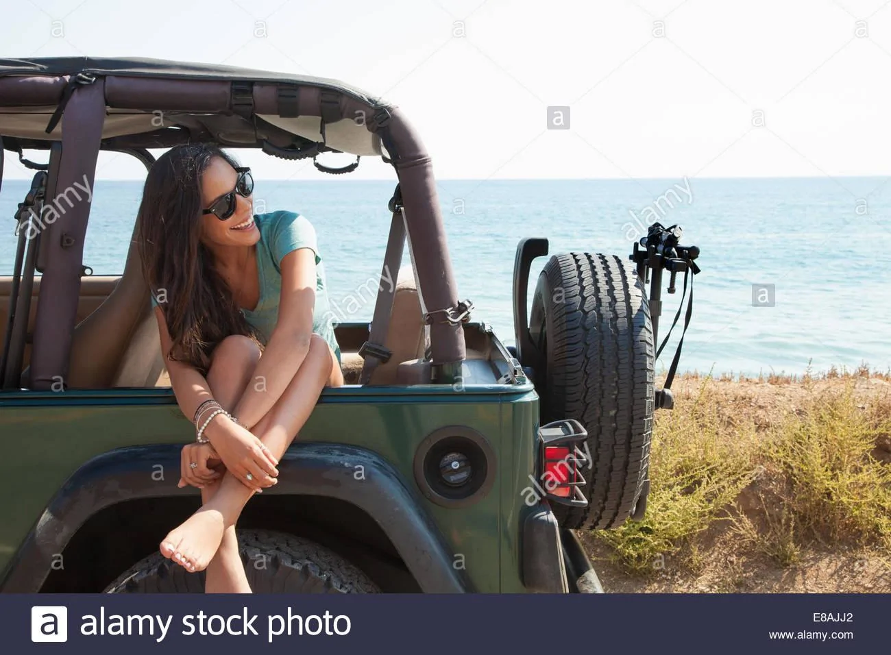 young-woman-sitting-in-jeep-window-malibu-california-usa-E8AJJ2 (1).webp
