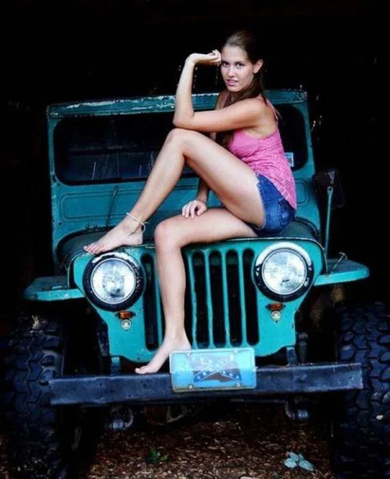 07-Hot-girls-Jeeps.webp