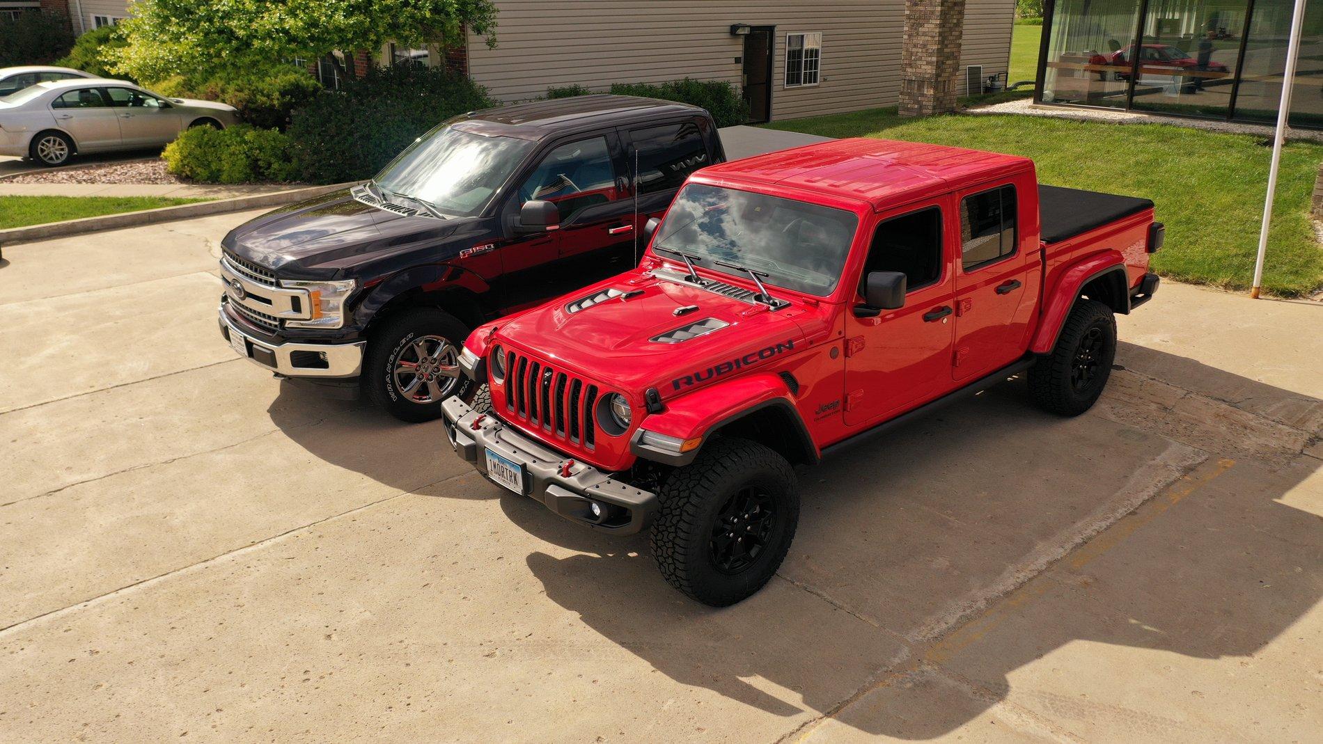 Jeep Gladiator LAUNCH EDITION Gladiator JT Club 19FF1716-24C4-4477-B75A-6984B9E698F5