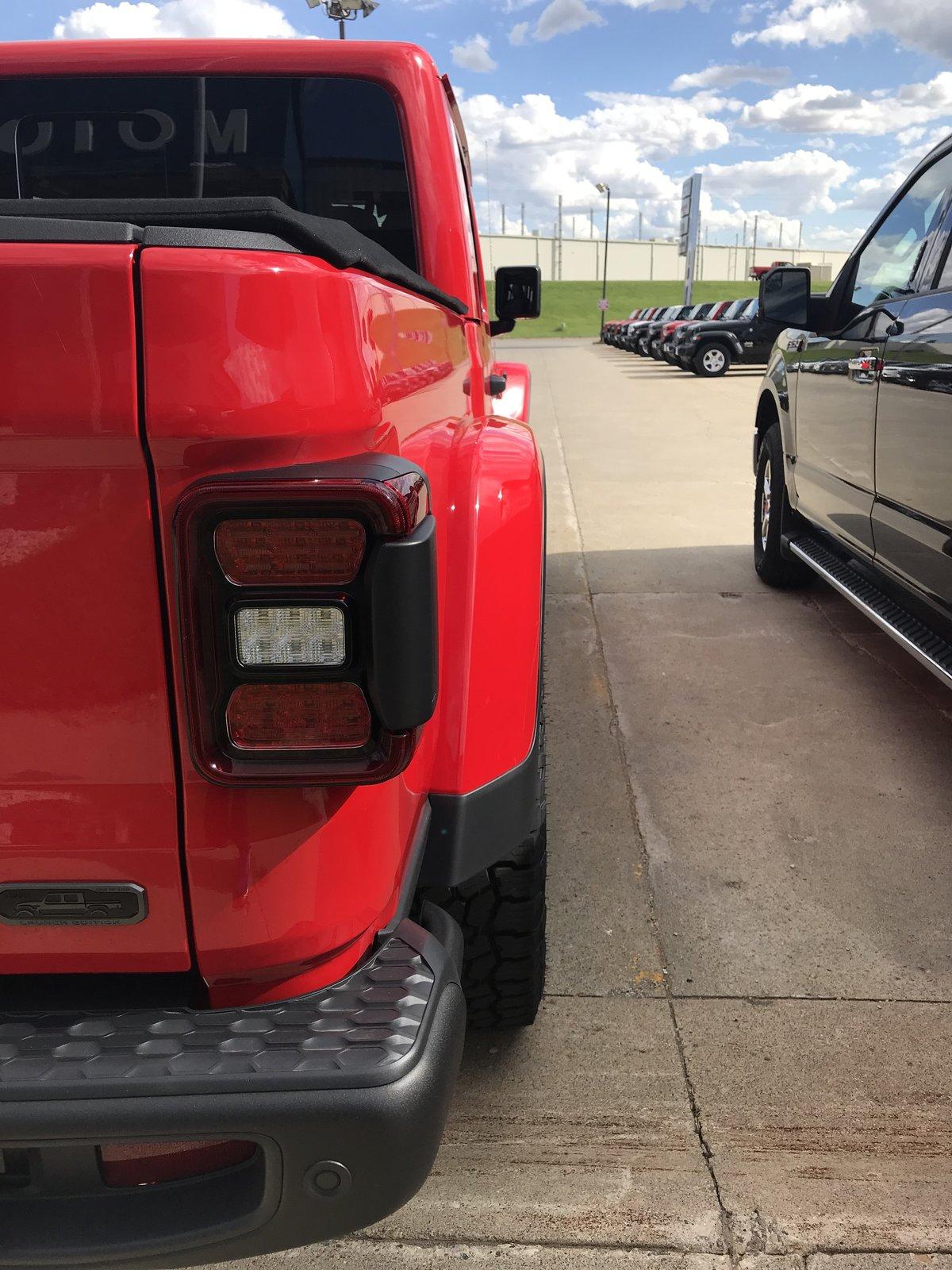 Jeep Gladiator FIRECRACKER RED Gladiator JT Club BD240A55-A663-4335-8FFE-F14F7E670B2C